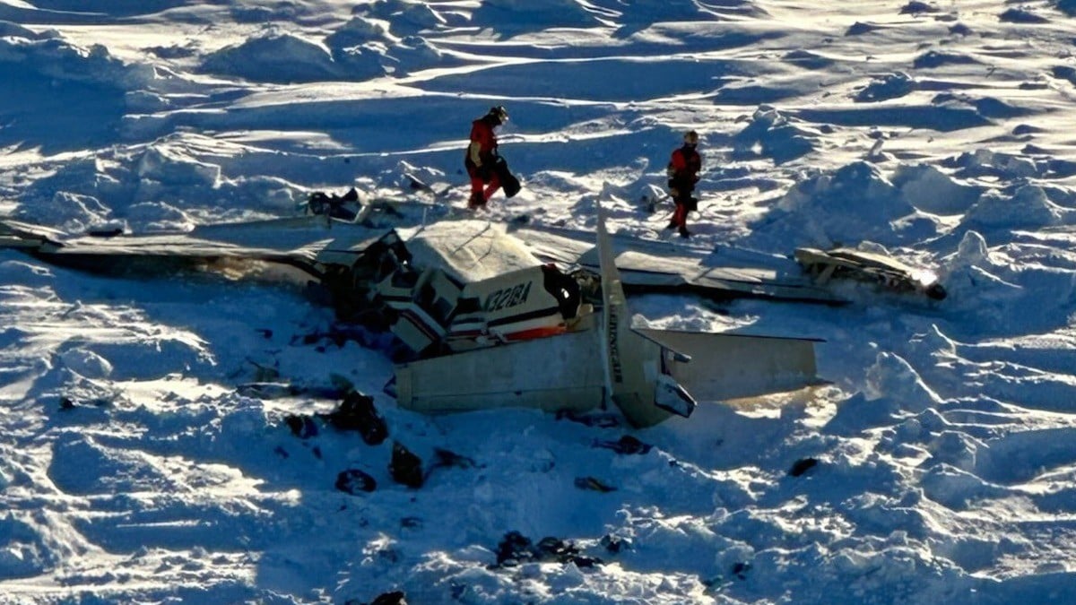 Encuentran avión que desapareció en Alaska con 10 pasajeros, ¿qué les pasó?