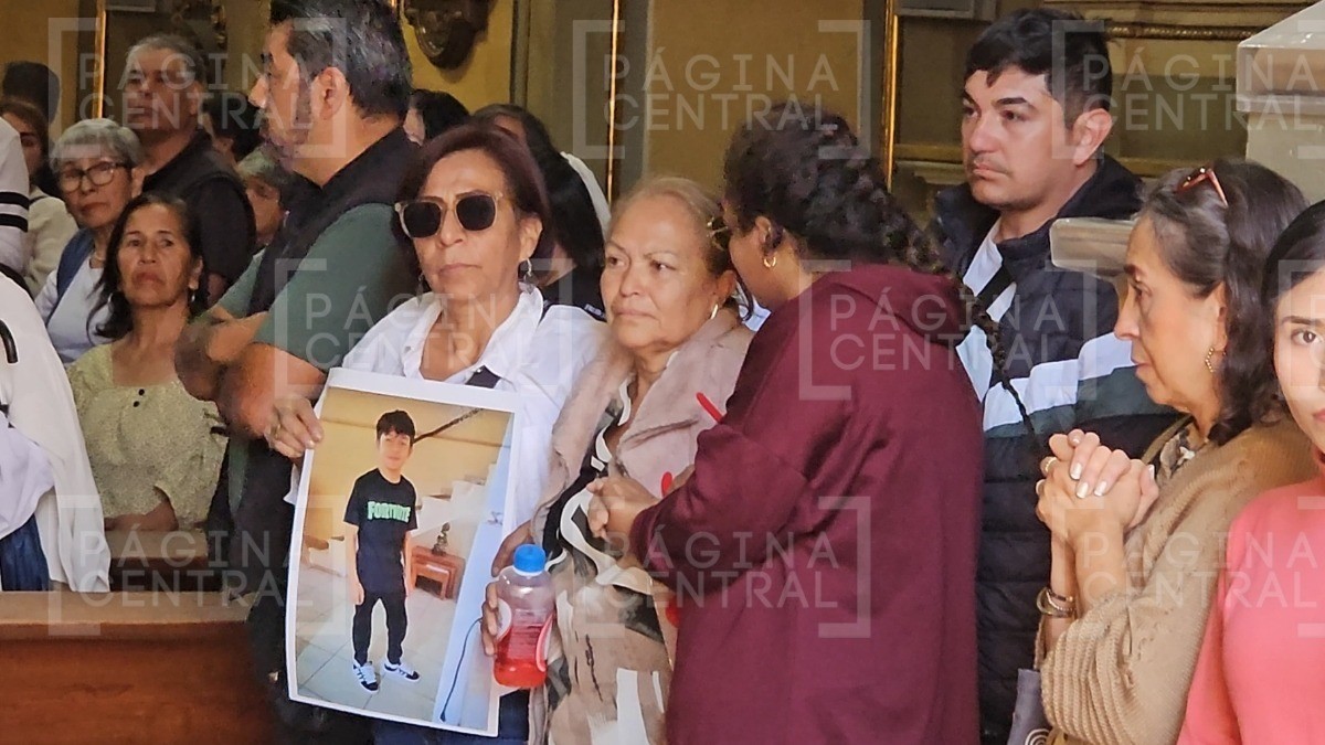 Con aplausos y lágrimas reciben el cuerpo de Mateo en la Catedral de León
