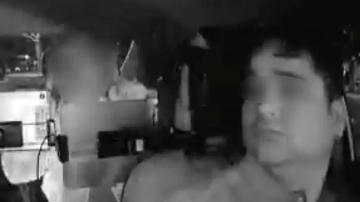 VIDEO Mujer pide taxi por aplicación pero amenaza al chofer con un cuchillo