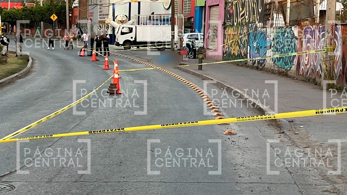 Muere motociclista tras derrapar e impactar contra postes en el bulevar San Juan Bosco