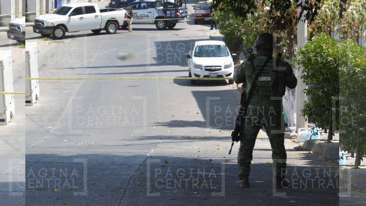 A media calle queda el cuerpo de un hombre asesinado a balazos en Chulavista