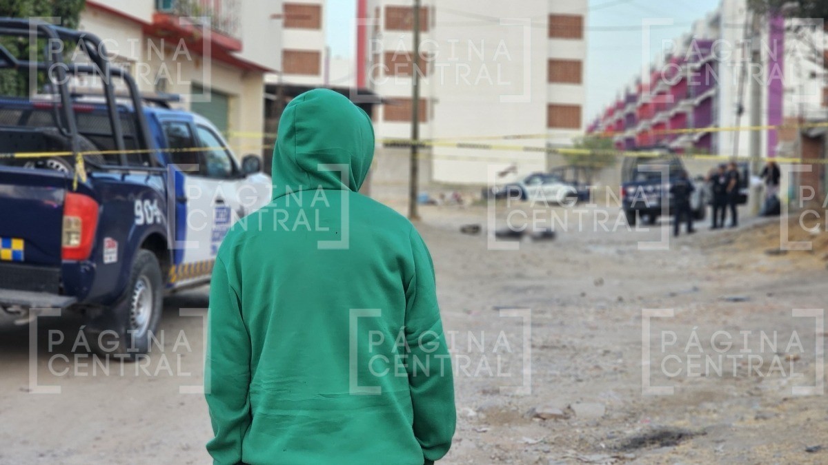 “¡Es mi muchacho!“ Matan a hombre en la zona de Las Joyas, su mamá lo cubre con una sábana