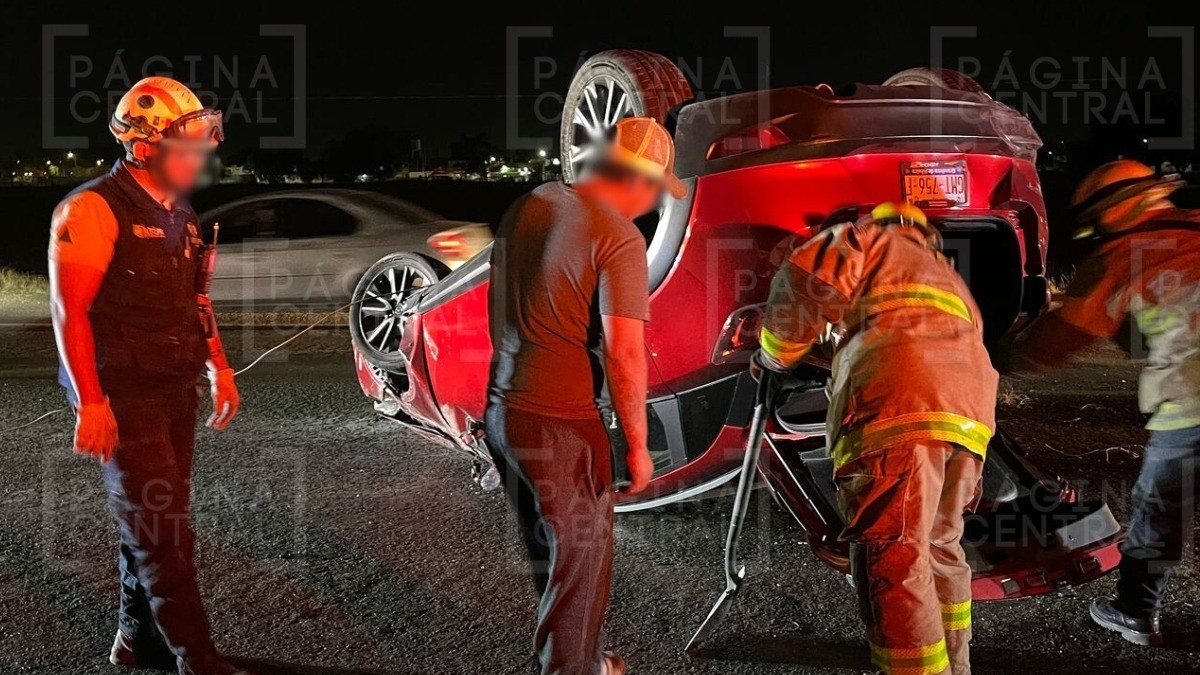 Conductor choca por atrás a camioneta en la León-Silao, causa volcadura ¡y huye corriendo!
