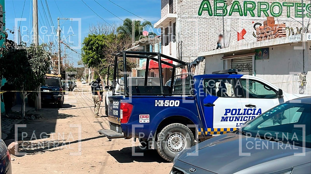 Manuel fue atacado a balazos por motociclistas mientras estaba afuera de una casa