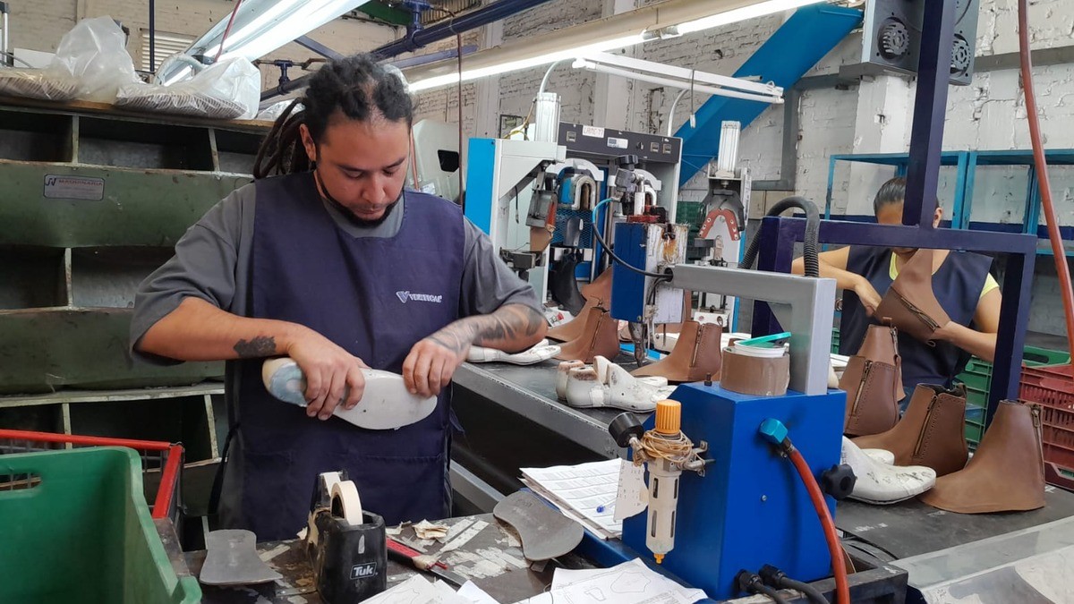 Estos sectores ofrecen empleo a migrantes deportados; ¿qué sueldos les esperan?