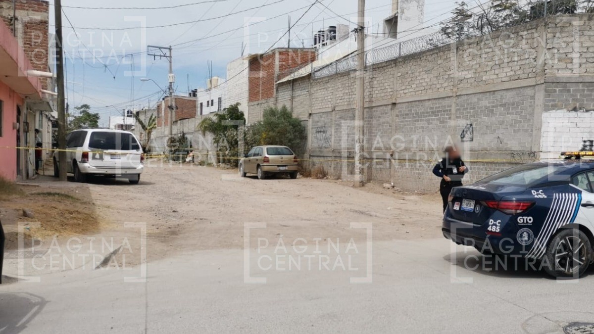 Hombre iba por la calle cuando lo balearon; sus amigos lo llevaron al hospital en un auto
