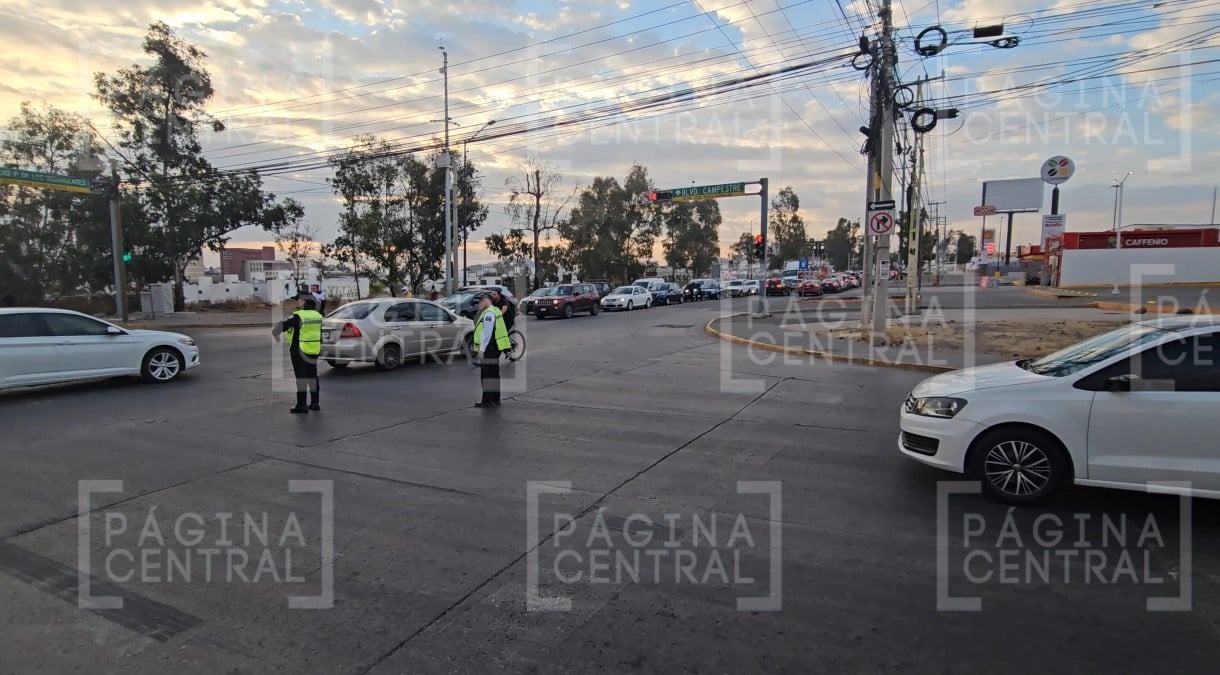 ¡Qué calvario! Sufren vecinos de Lombardía por tráfico debido a accidente