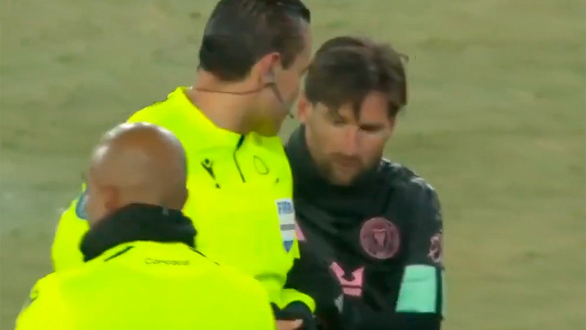 VIDEO Sancionarán a árbitro mexicano por pedir autógrafo a Messi tras pitar su partido