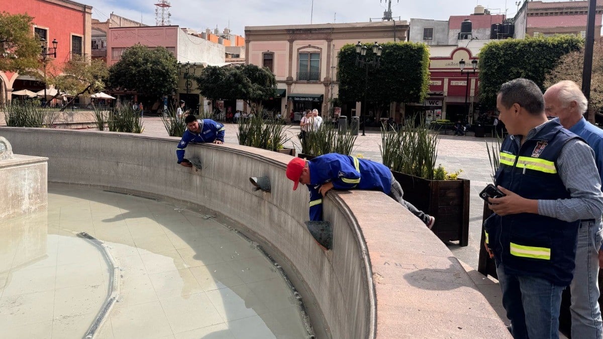 ¡Manita de gato! Arranca remodelación de la emblemática Fuente de los Leones