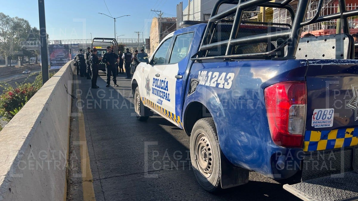Policía se golpea la cabeza con barra al entrar al Malecón en patrulla, está grave
