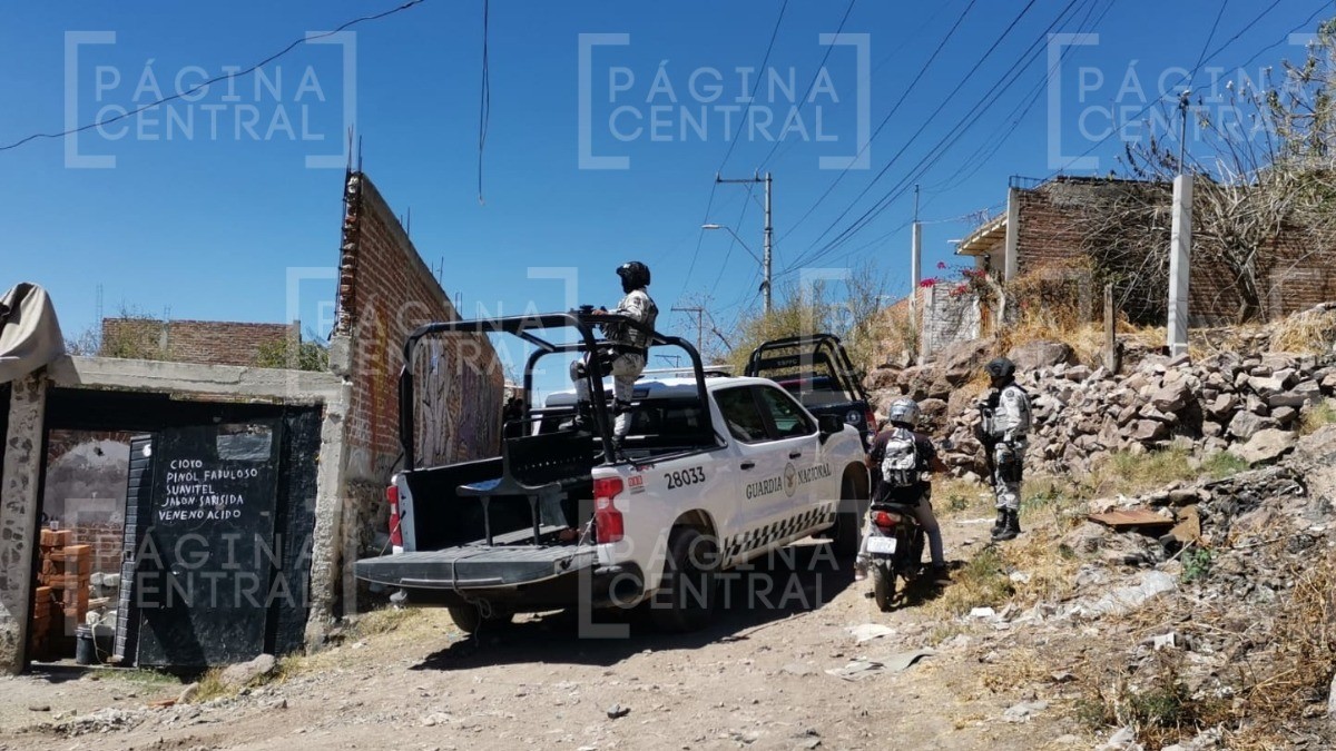 Mujer subió a tender su ropa y encontró un cuerpo en un baldío de Lomas de Medina