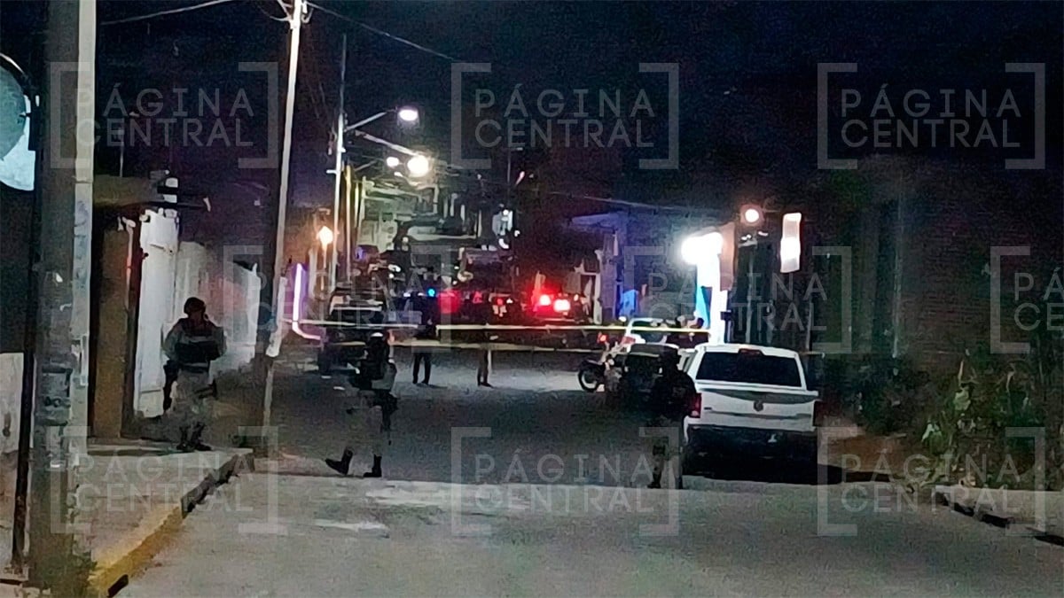 Enfrentamiento entre civiles y policías deja dos uniformados muertos en un polideportivo