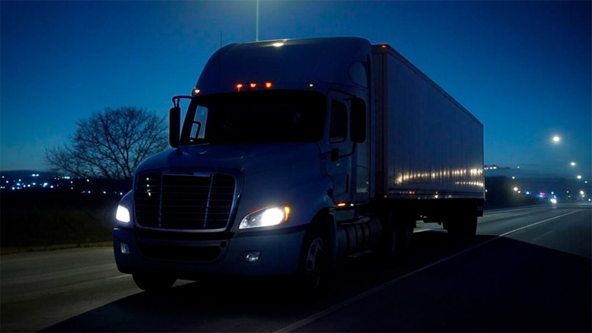 Se llevó un tráiler con todo y chofer a punta de pistola, fue detenido y está en prisión