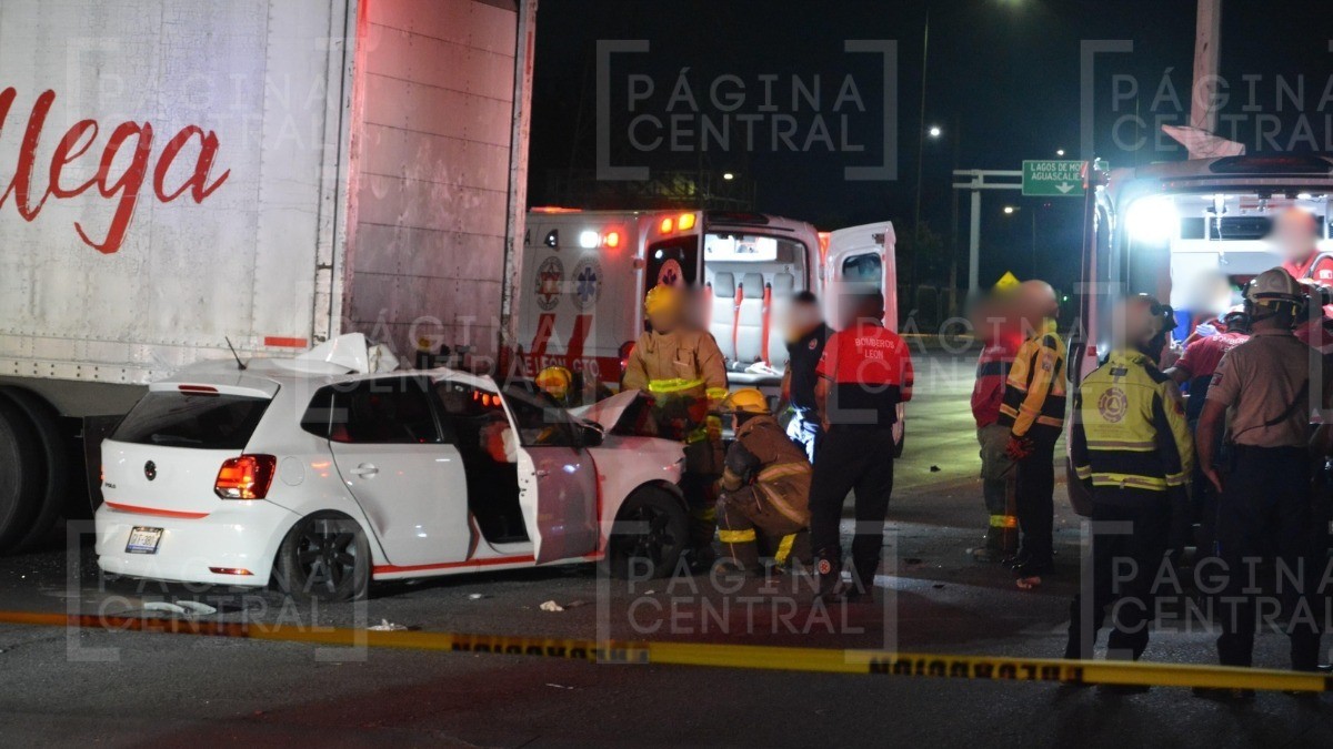 ¡Tragedia en el Morelos! Muere al estrellarse en un tráiler que maniobraba de reversa