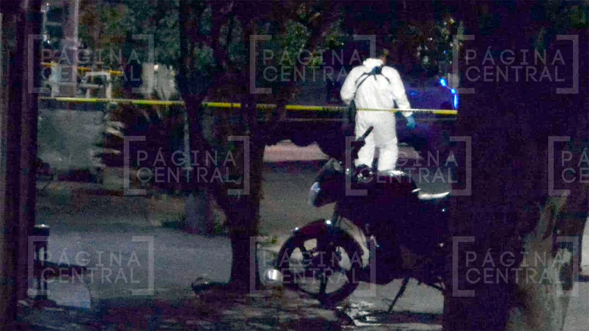 Hombre llegaba en bicicleta a una casa y sicarios en moto le dispararon hasta matarlo