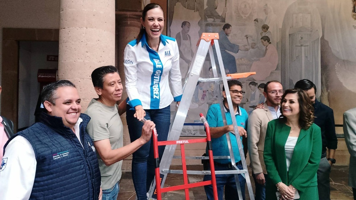 ¡Buscan mejorar sus ventas! León entrega equipamiento y capacita a 326 comerciantes