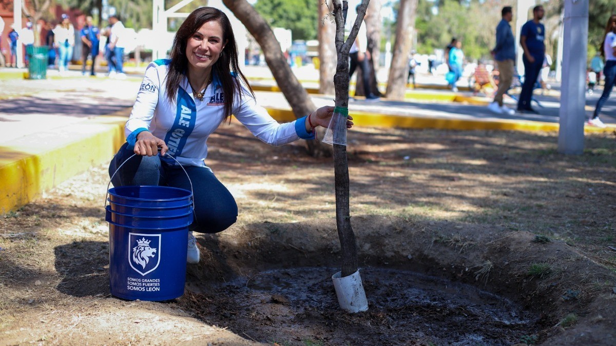 '¡Dale Agua, Dale Vida a León!' Inicia la campaña para cuidar los árboles de la ciudad