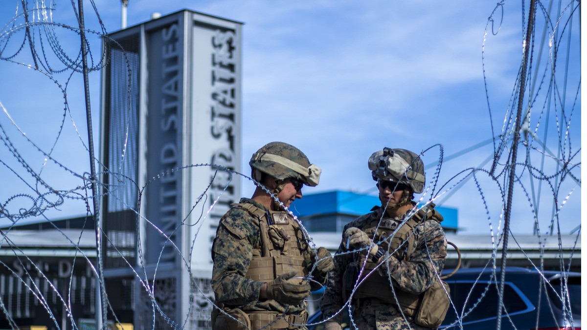 ¡Cierran paso a migrantes! Trump envía 3 mil soldados más a la frontera con México