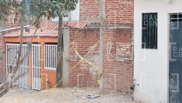 Vecinos reportan olores fétidos en una construcción y encuentran a una persona sin vida