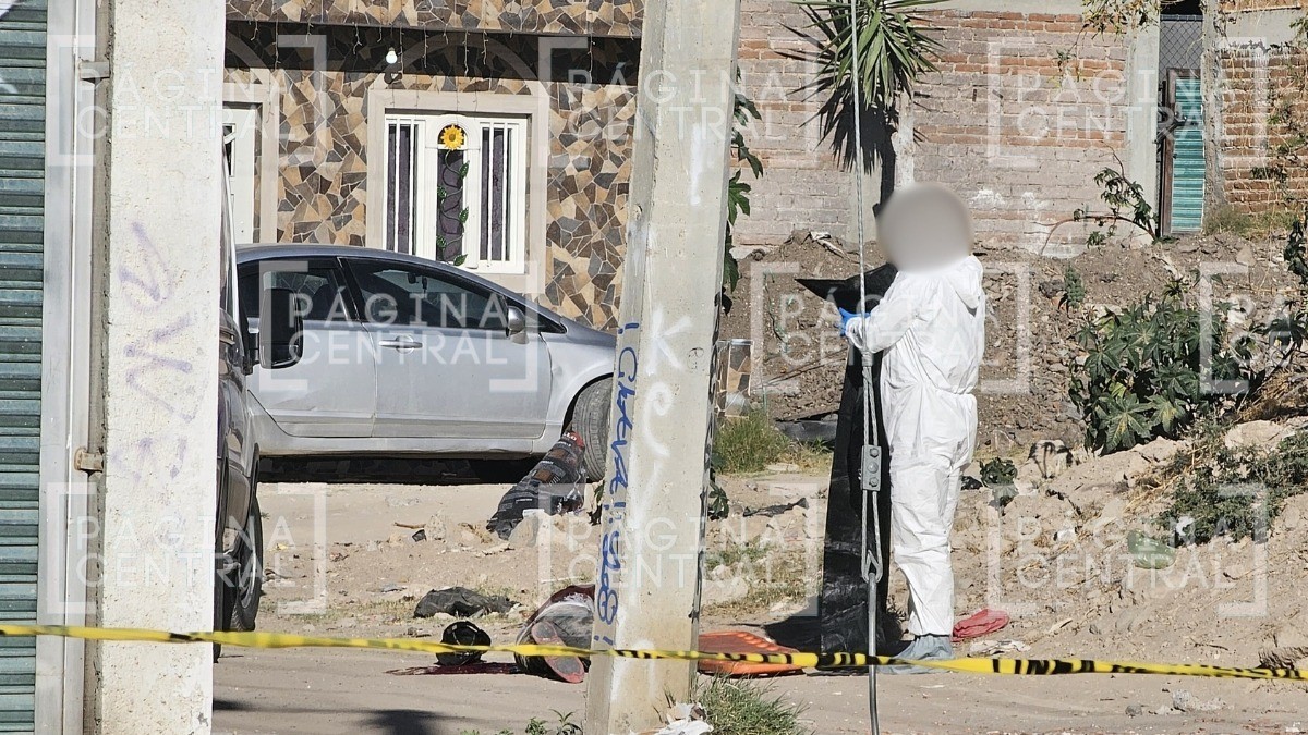 Mujer caminaba en la calle cuando vio a un hombre muerto, familiares ya lo reconocieron