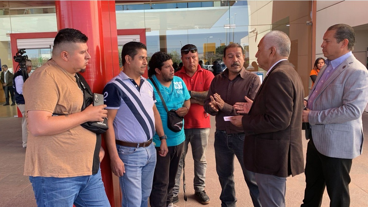 'Taxistas verdes' se manifiestan en Sapica y denuncian acoso