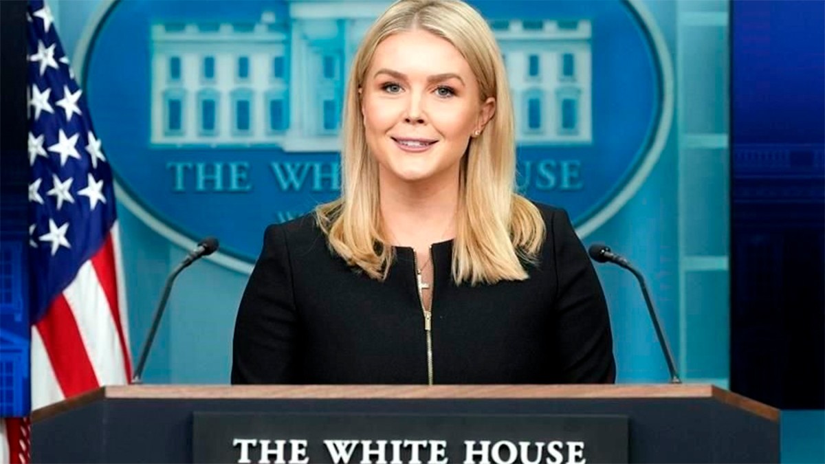 Aplaza Trump un mes aranceles a automóviles