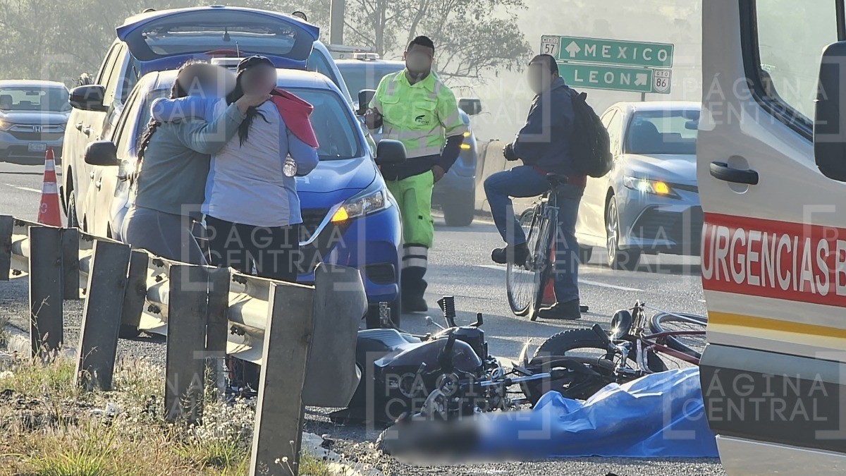 “¡Nooo!, ¿por qué?” Ciclista iba en sentido contrario y muere al chocar de frente con moto