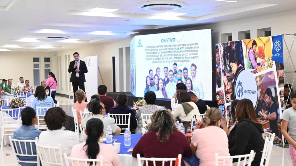 ¡Impulsan a comerciantes! Brinda Irapuato capacitación para detonar negocios