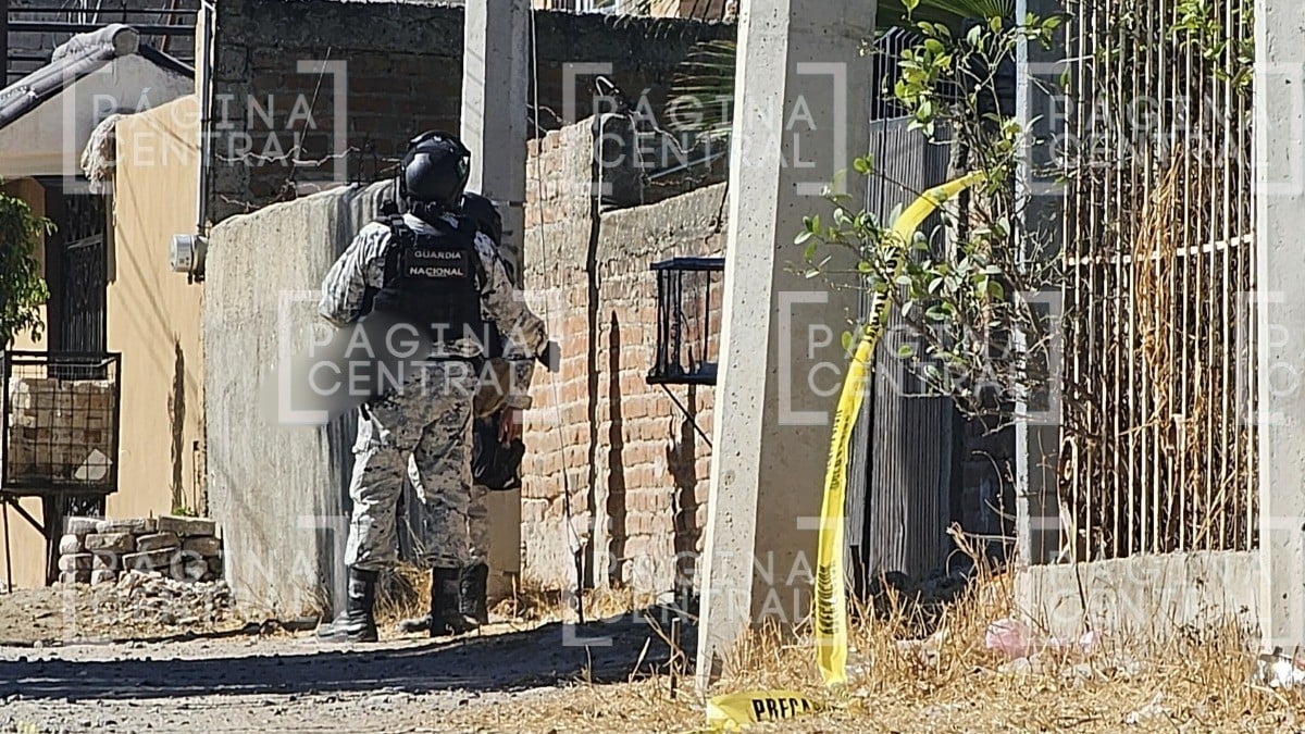 Hombre iba en su moto cuando lo balearon, pero corrió herido para pedir ayuda en una casa