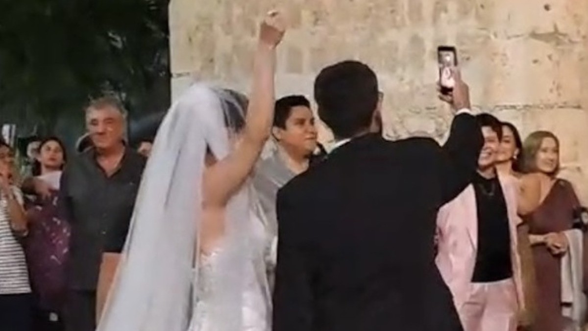 VIDEO “¡Cuídala, cuídala!“ Boda en plena marcha del 8M se hace viral