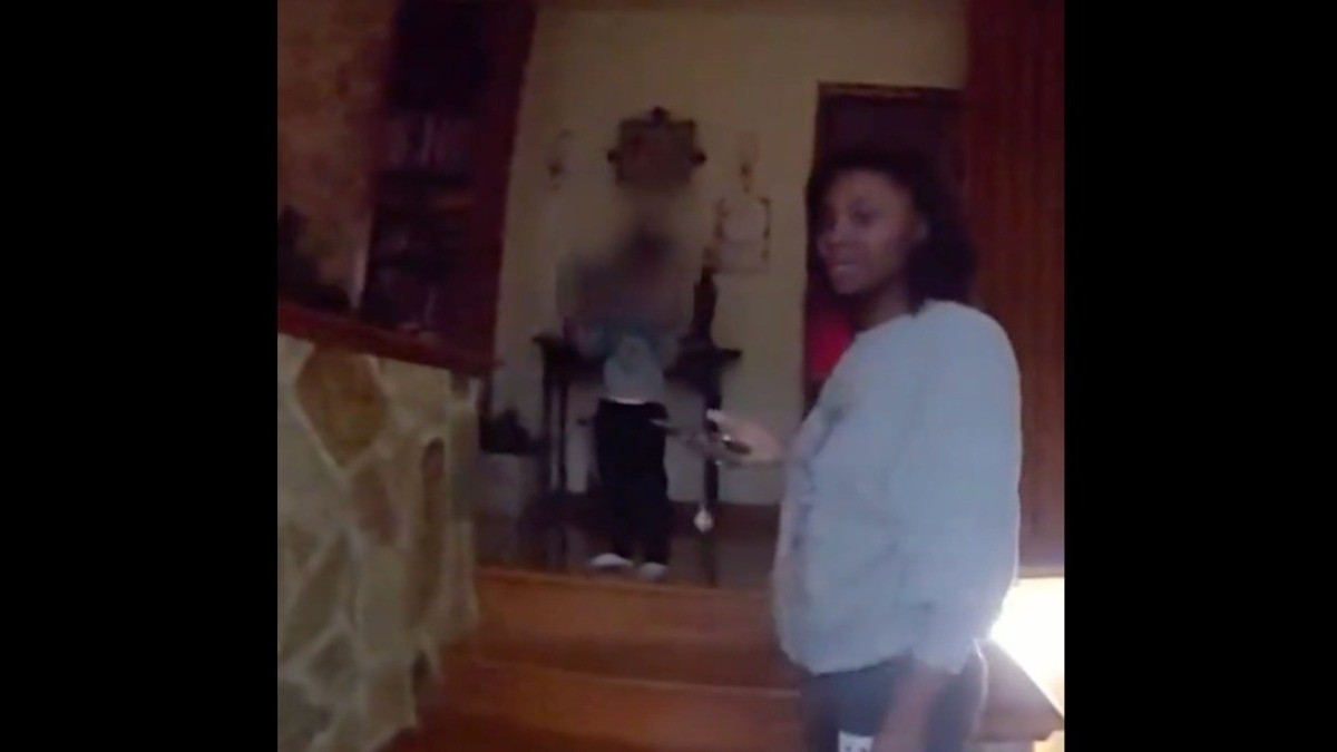 VIDEO Niño de 4 años 'denuncia' a su mamá al 911 por una increíble razón