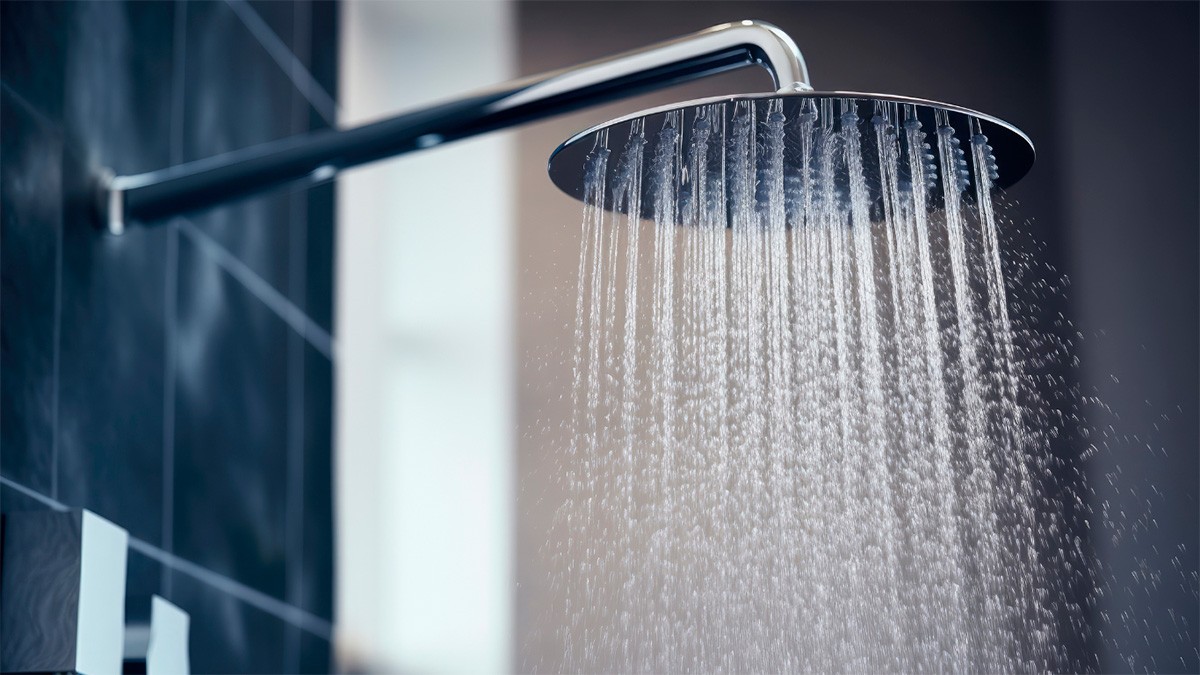 ¿Bañarse varias veces al día es saludable o perjudicial? Esto dicen los expertos