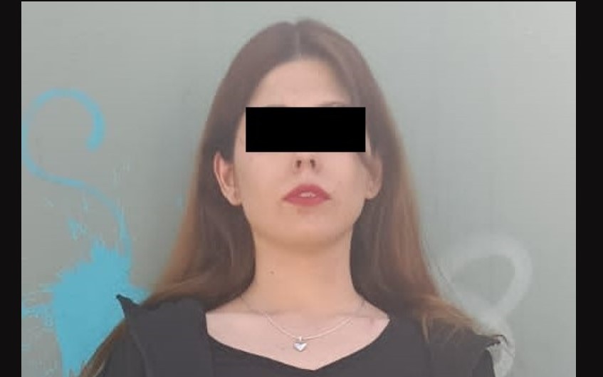 Lo esperó afuera de escuela: Mujer amenaza a su ex con una pistola