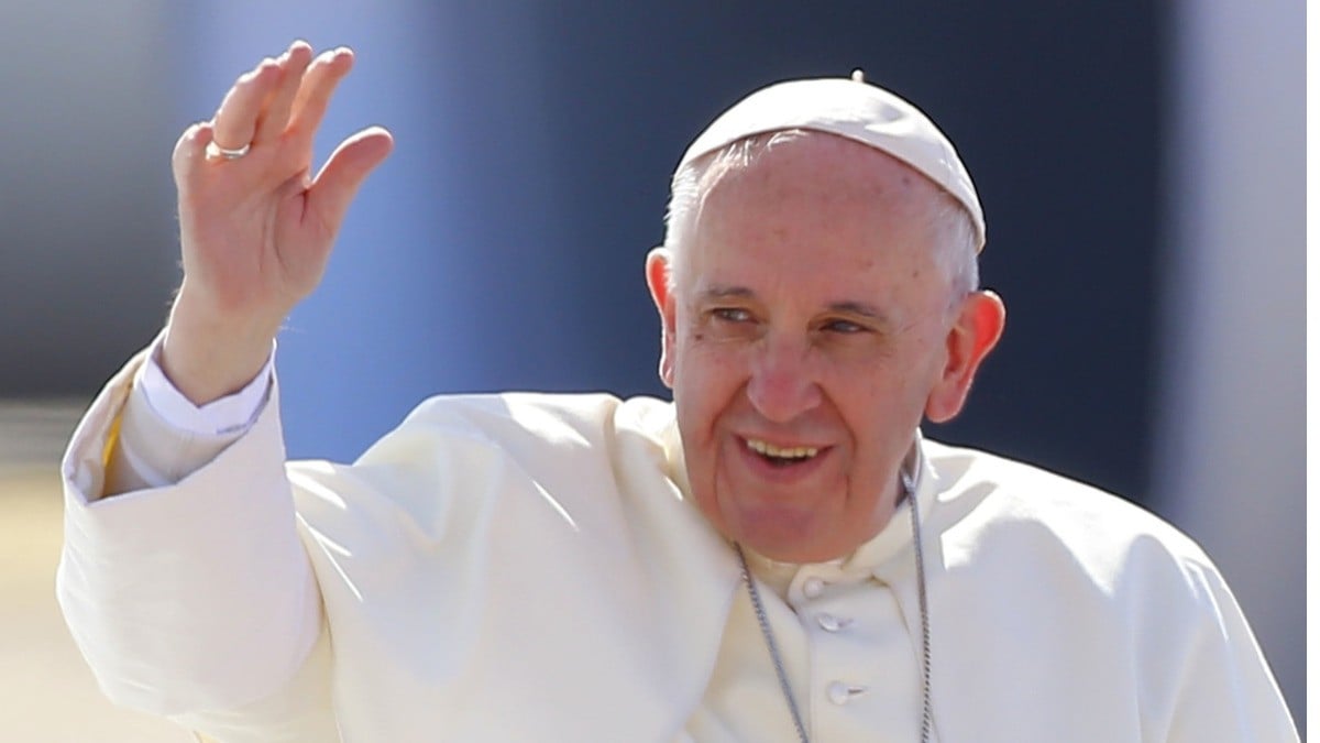 ¿Ya mejoró? Vaticano difunde primera foto del Papa desde que lo hospitalizaron