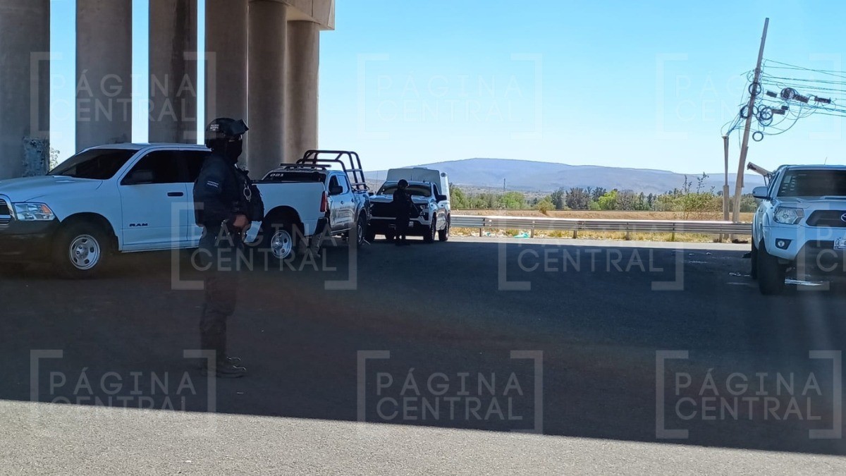 “Hay una persona tirada debajo del puente” Hallan cuerpo de mujer al lado de la carretera