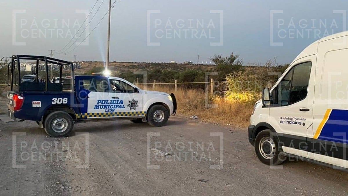 ¡Solo se le veían las piernas! Leonés halla cuerpo embolsado en baldío camino a Lagunillas