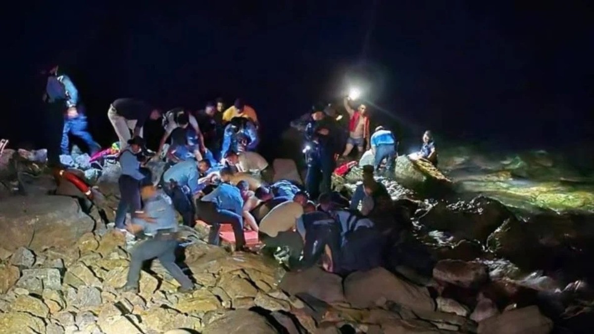 ¡Los buscan en el mar y de noche! Avión se sale de pista y se desploma, varios mueren