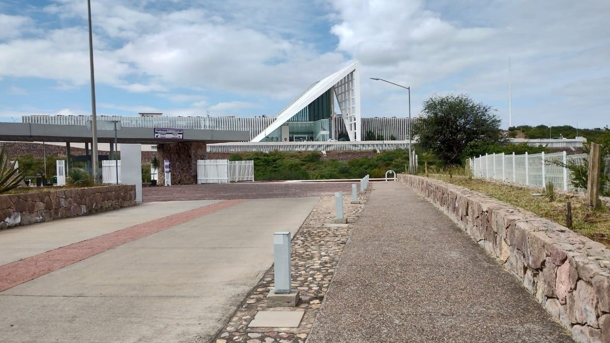 Avanza solicitud para basificar a empleados de limpieza y seguridad del Congreso