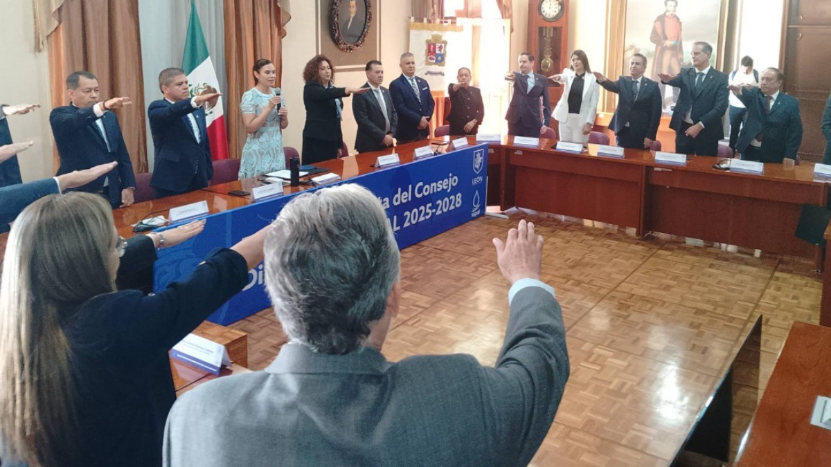 Renuevan Consejo Directivo del SAPAL; Antonio Morfín Villalpando sigue al frente