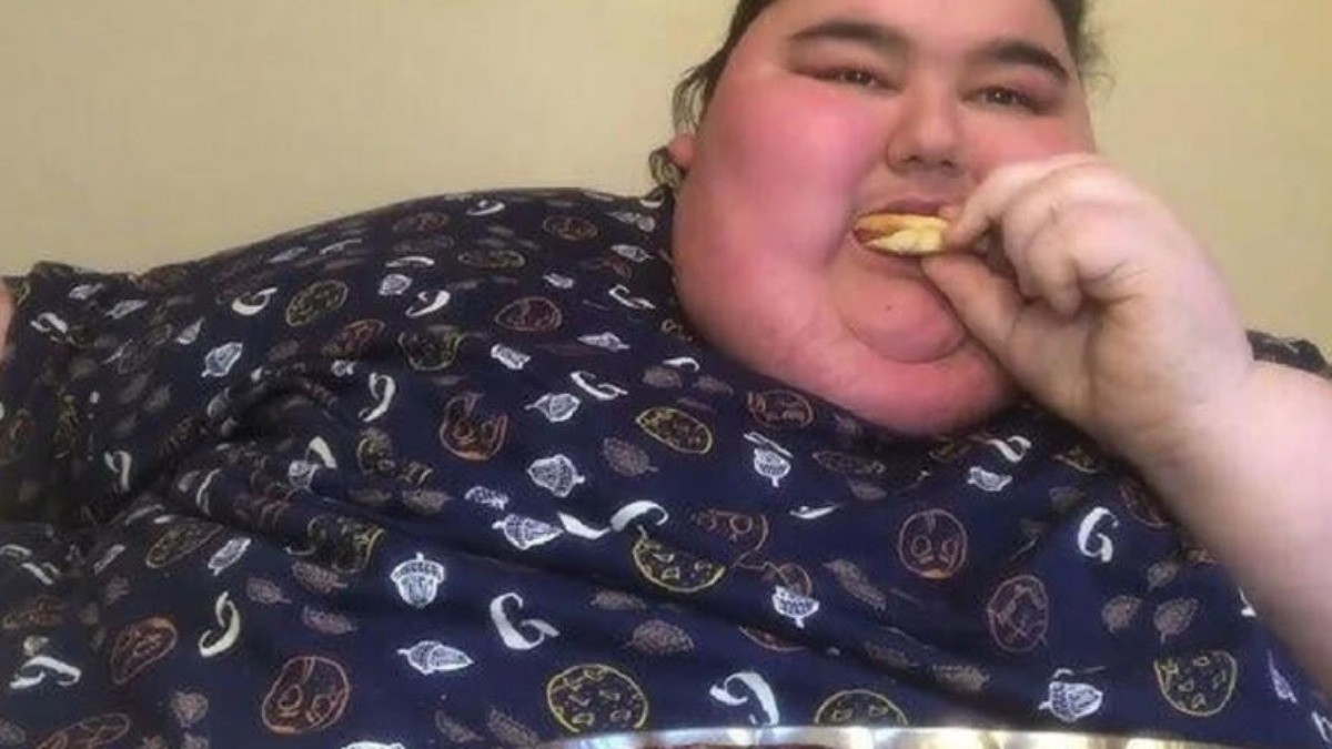 VIDEO Muere joven influencer con obesidad tras reto de comida, esto hacía frente a cámaras