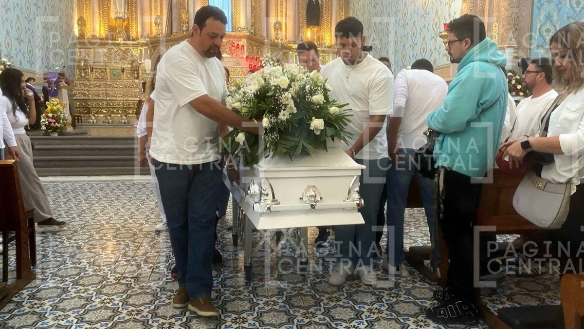 “Está destrozada“ Familiares y amigos despiden a estudiantes de UG fallecidos en accidente