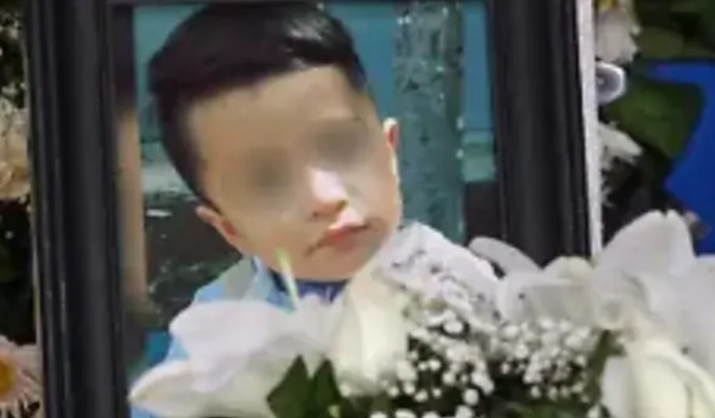 Lo arrollan 2 veces: Pequeño muere cuando iba en moto con mamá