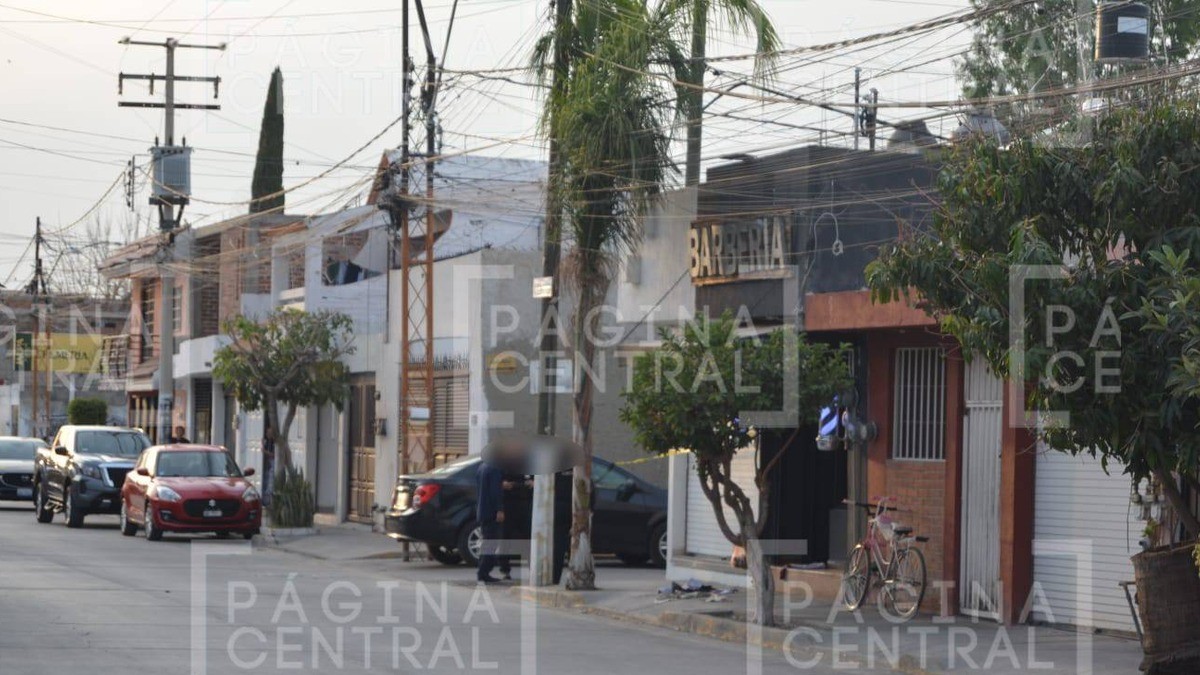 Barbero estaba afuera de local en El Granjeno cuando llegaron motociclistas y lo balearon