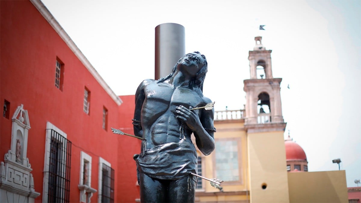 Develan escultura de San Sebastián Mártir a un costado de la Parroquia del Sagrario