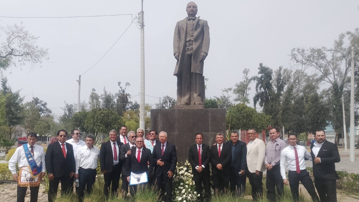 Conmemoran el natalicio de Benito Juárez con un llamado a la unidad y la paz