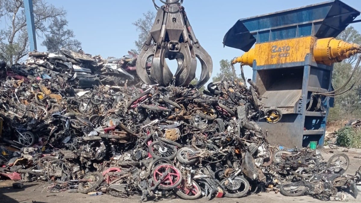 VIDEO Esto pasó con 306 motocicletas abandonadas en León