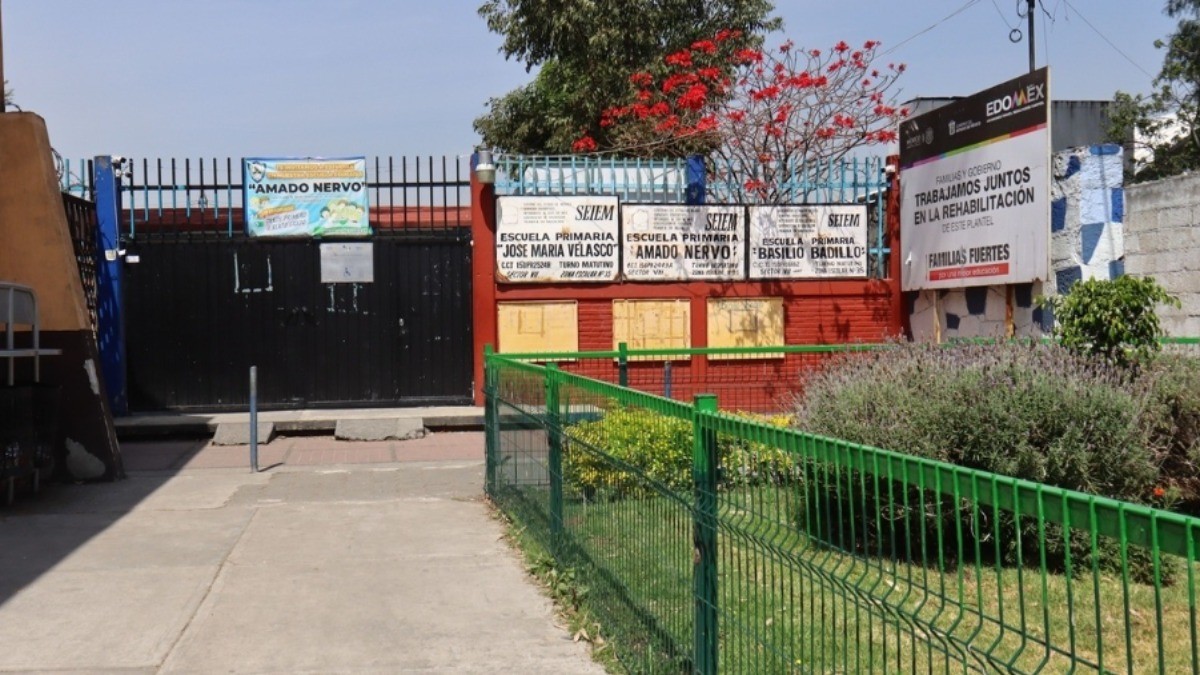 Piden a padres en escuelas que se afilien a Morena 