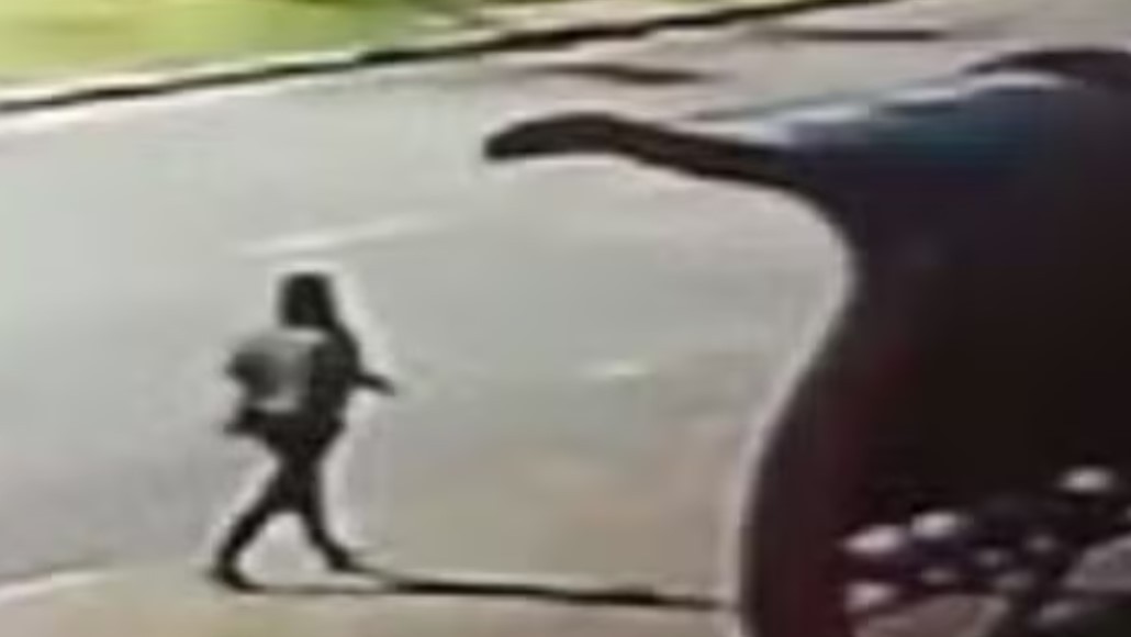 Cámara captó sus últimos minutos: Menor desaparece y es localizada sin vida