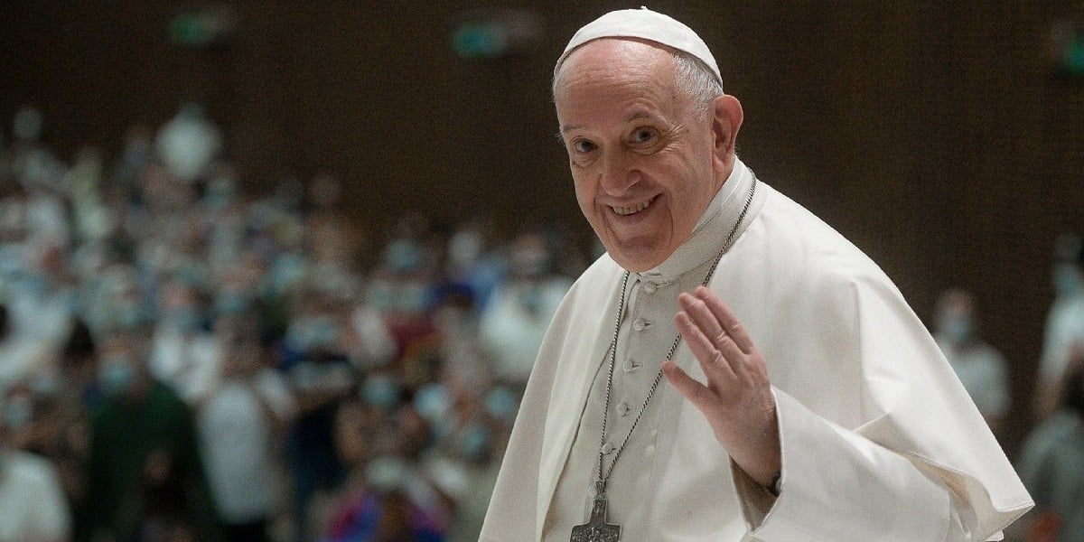 VIDEO ¡Vuelve el Papa! Reaparece en público tras más de un mes hospitalizado, así luce ahora