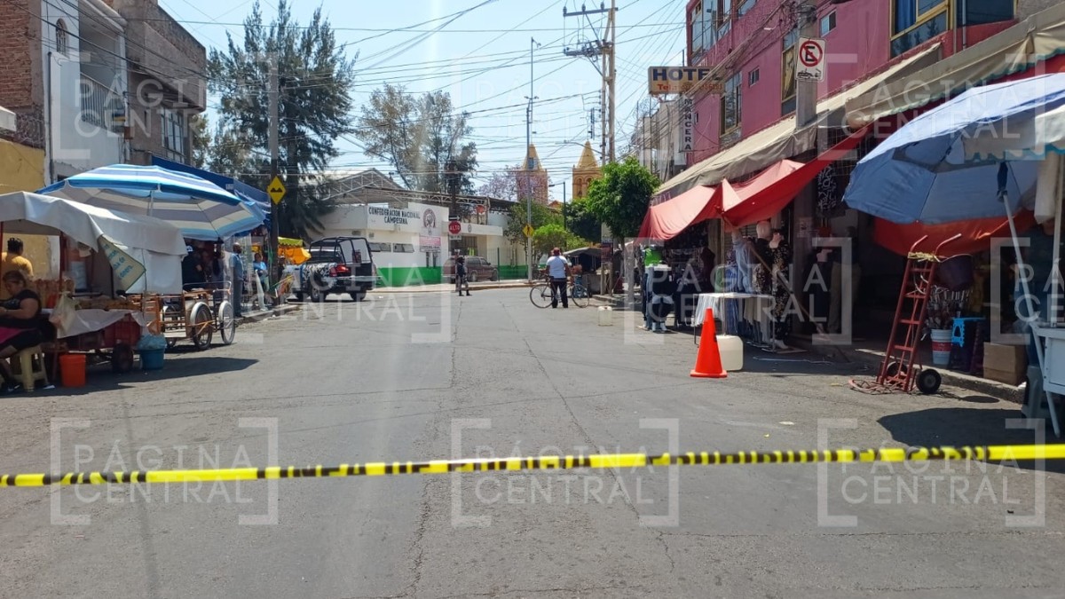 Matan a hombre en casa de huéspedes, vecinos y comerciantes corrieron al oír los disparos